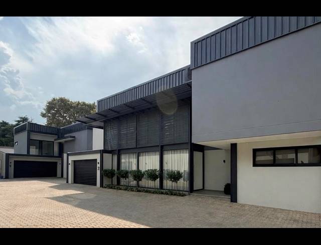 4 BEDROOM CLUSTER FOR SALE IN HOUGHTON